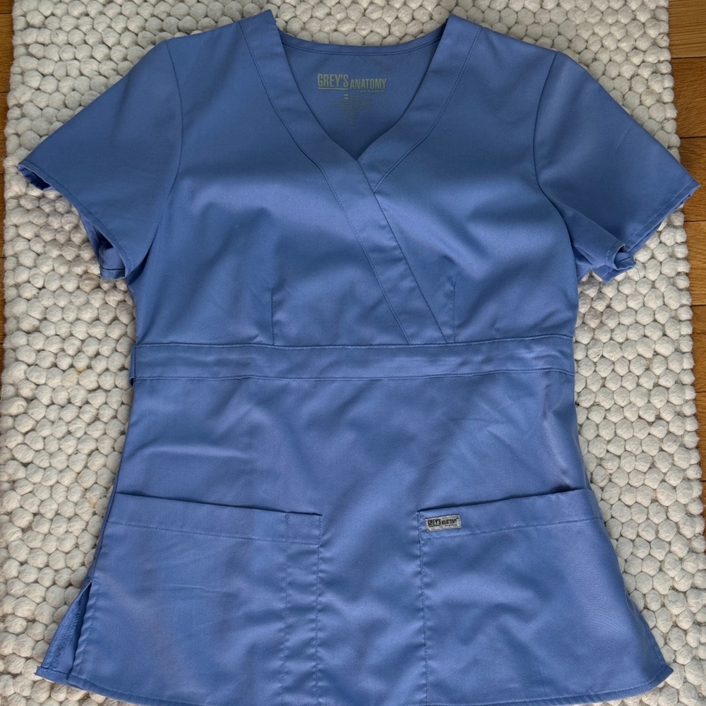 Grey's Anatomy Women's Light Blue V-Neck Scrub Top